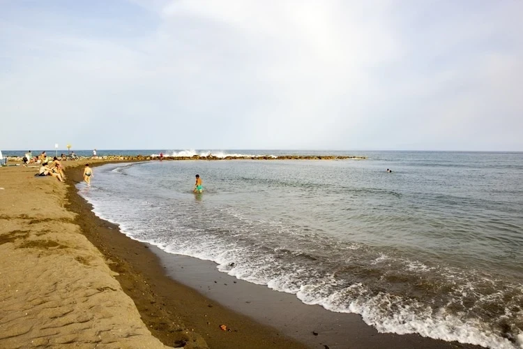 Foto de Cala Del Moral por 📸 © TURISMO ANDALUZ
Fuente: andalucia.org